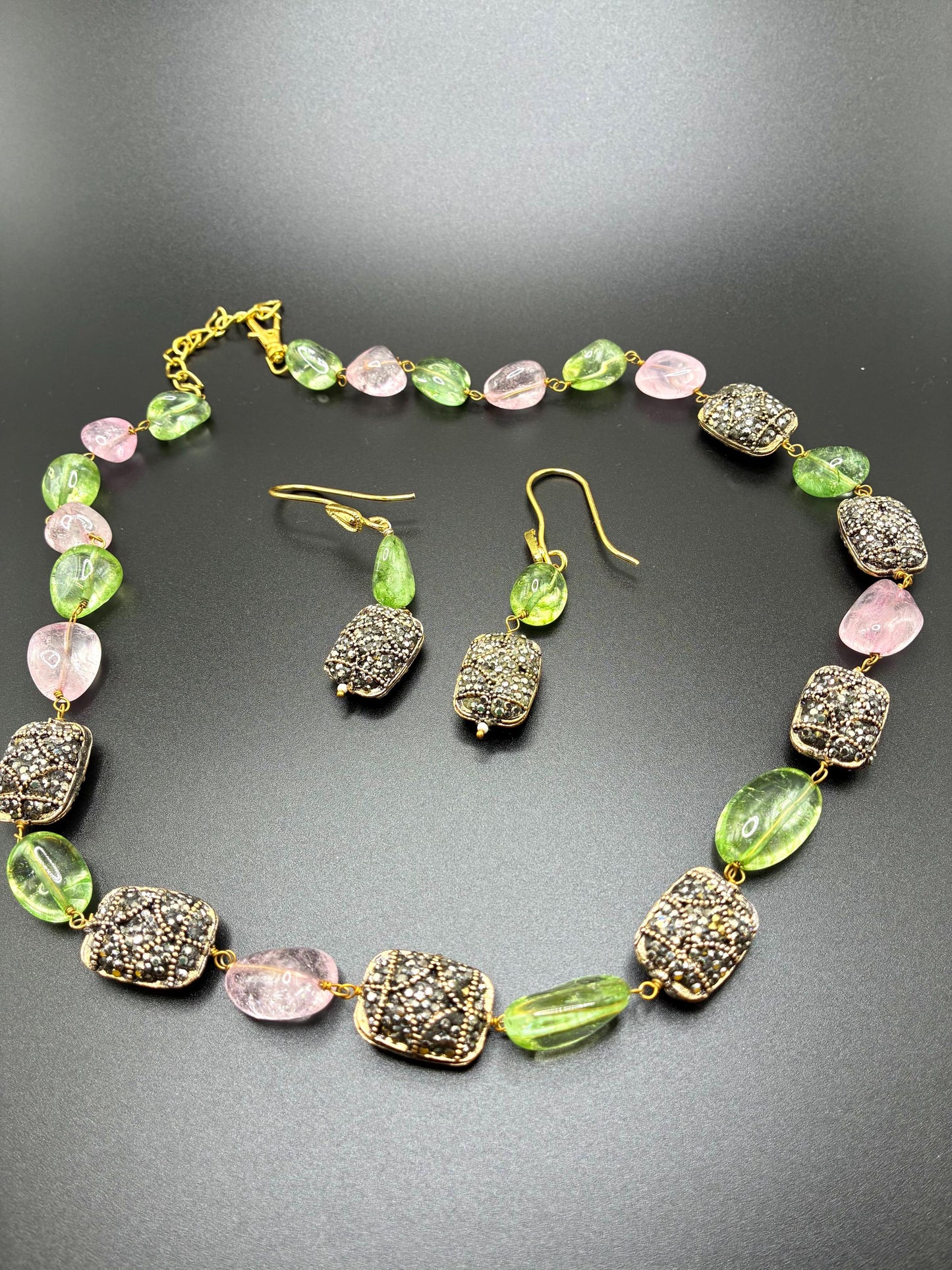 Sabyasachi inspired necklace with earrings/ office jewelry/minimalist jewelry/ summer jewelry/ natural stone jewelry/party jewelry