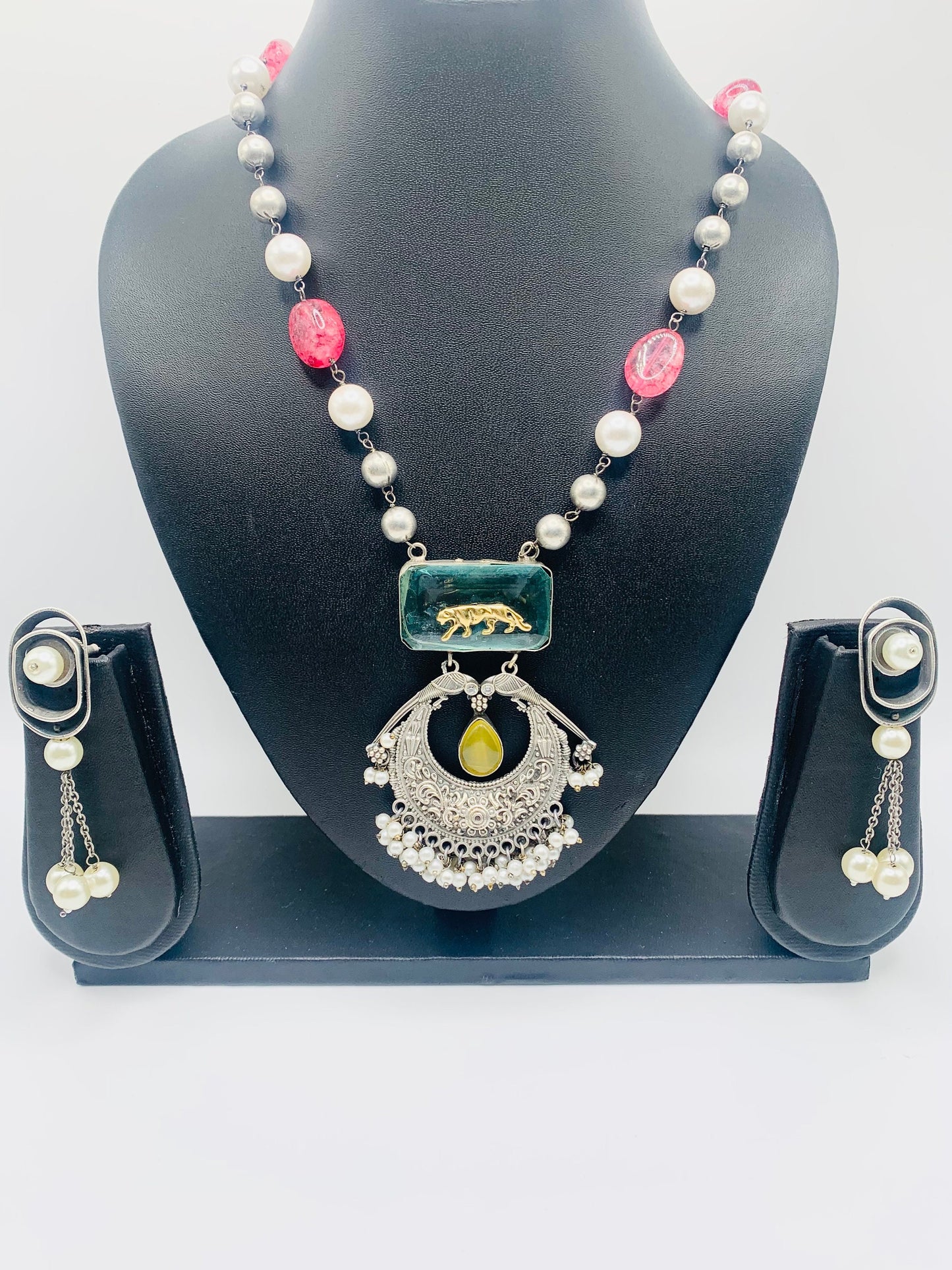 Sabyasachi inspired necklace with earrings